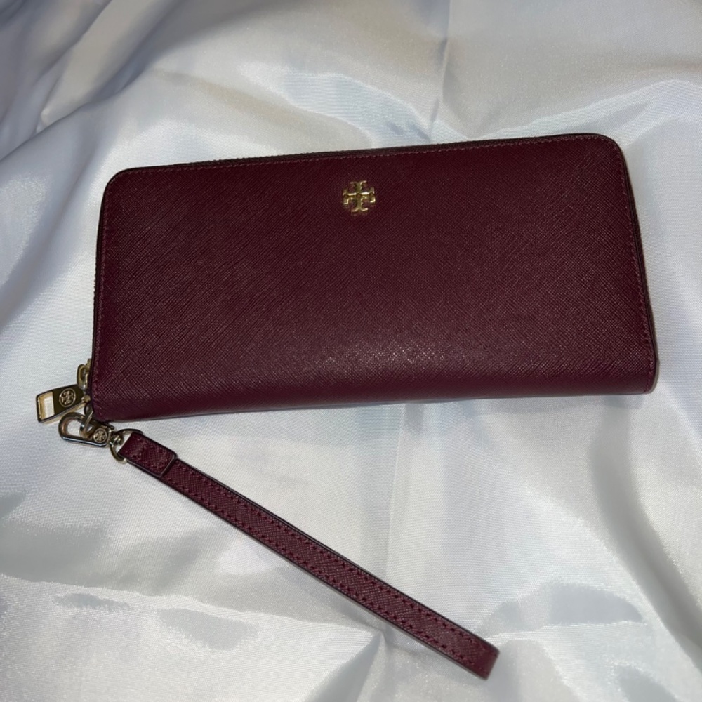 Tory Burch Continental Passport Wallet Port (Wine/Bur… Gem